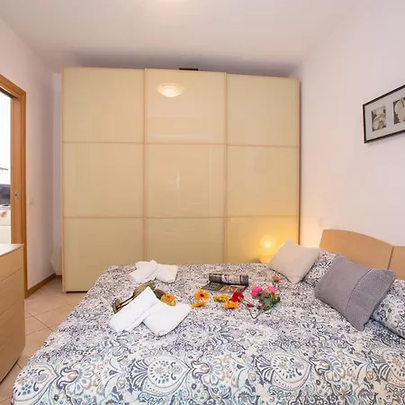 Sleeps 4 Pool T421351 Apartamento Regoledo